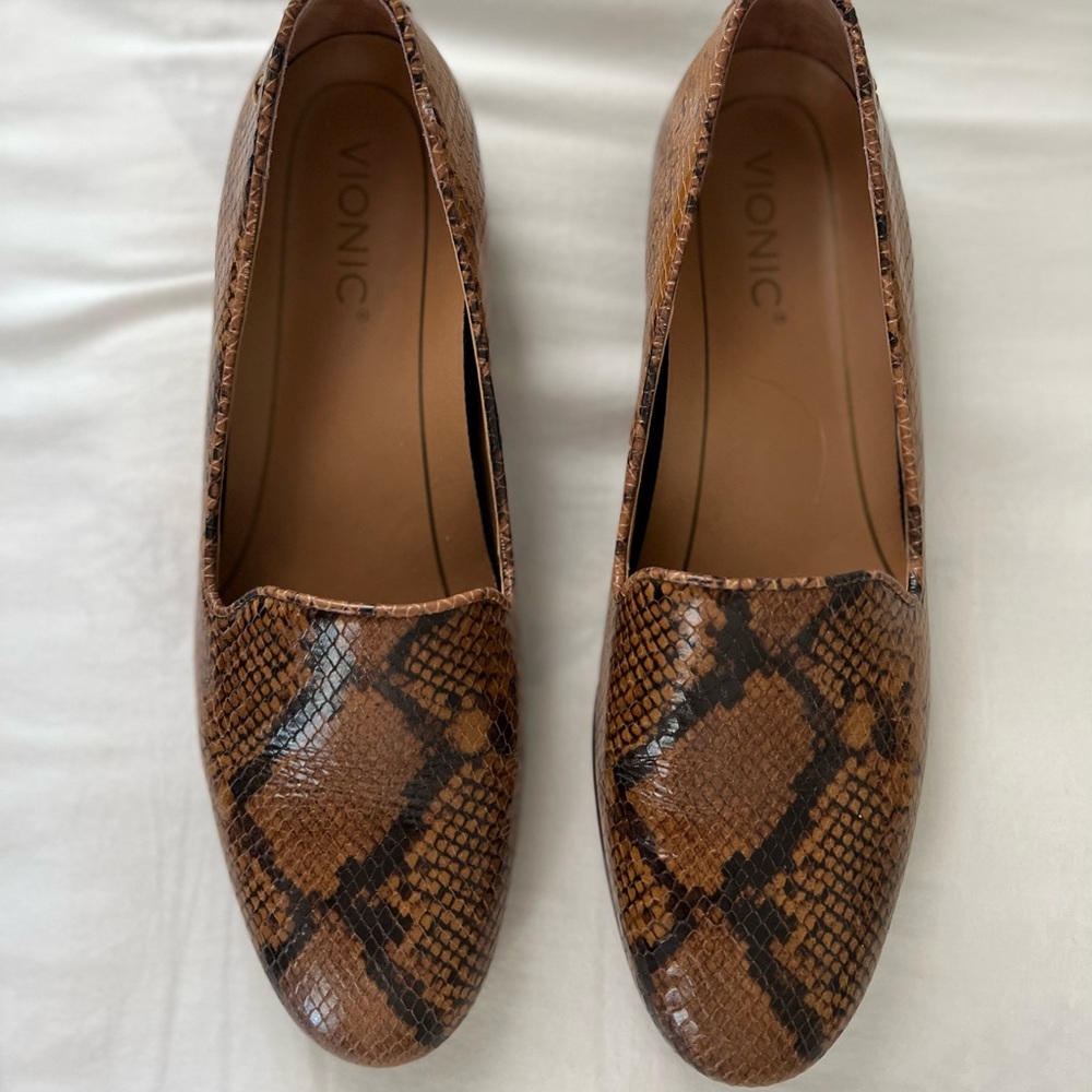 Vionic Willa Loafers size 9